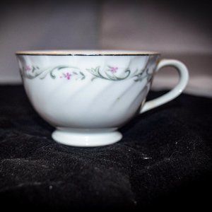 Royal swirl fine China Japanese vintage rose teacup